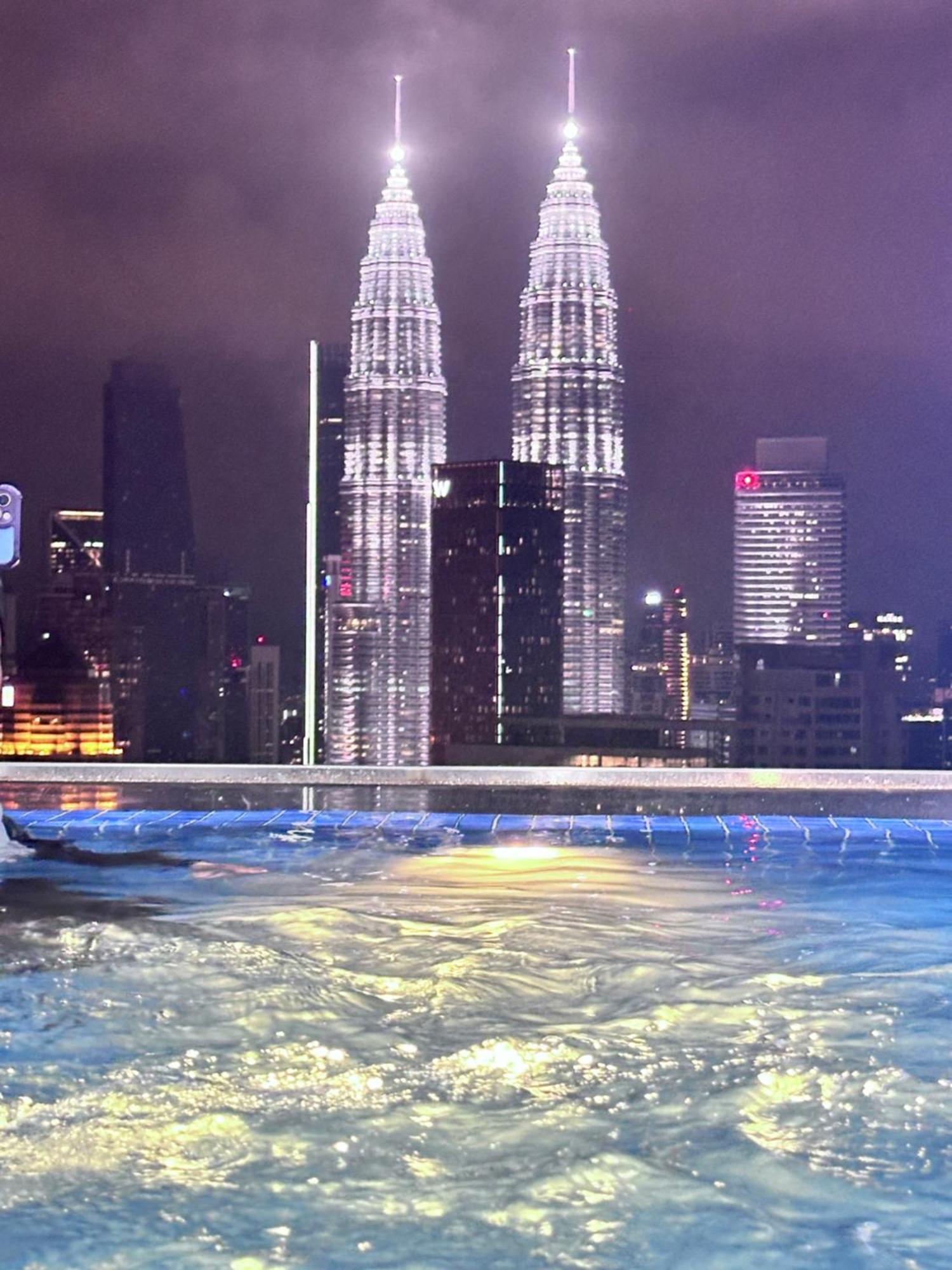Апартаменты The Luxe Infinitum Klcc By Sahara Куала-Лумпур Экстерьер фото
